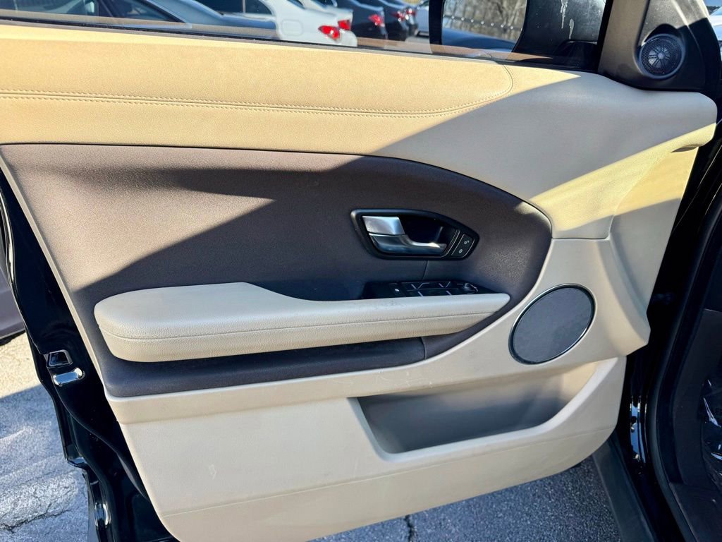 Used 2018 Land Rover Range Rover Evoque SE Premium image 12