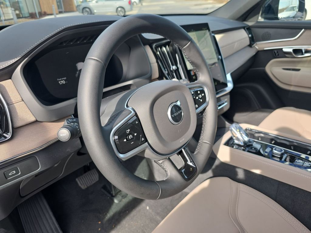 New 2026 Volvo XC90 B6 Plus w/ Protection Package Premier image 18