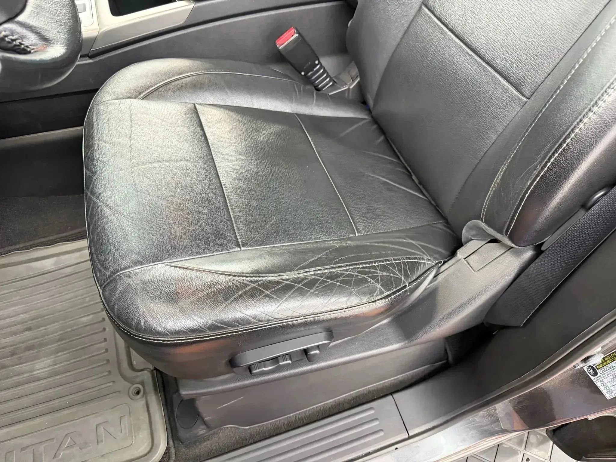 Used 2012 Nissan Armada Platinum AWD/4WD image 9