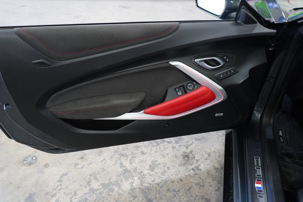 Used 2018 Chevrolet Camaro ZL1 RWD image 16