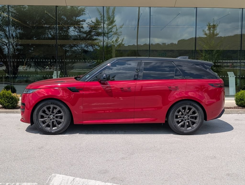 Used 2024 Land Rover Range Rover Sport Dynamic SE AWD/4WD image 2