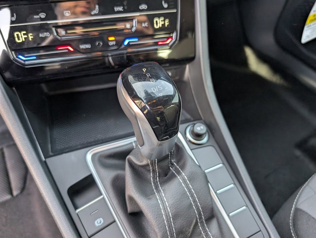 Used 2025 Volkswagen Jetta Sport image 11