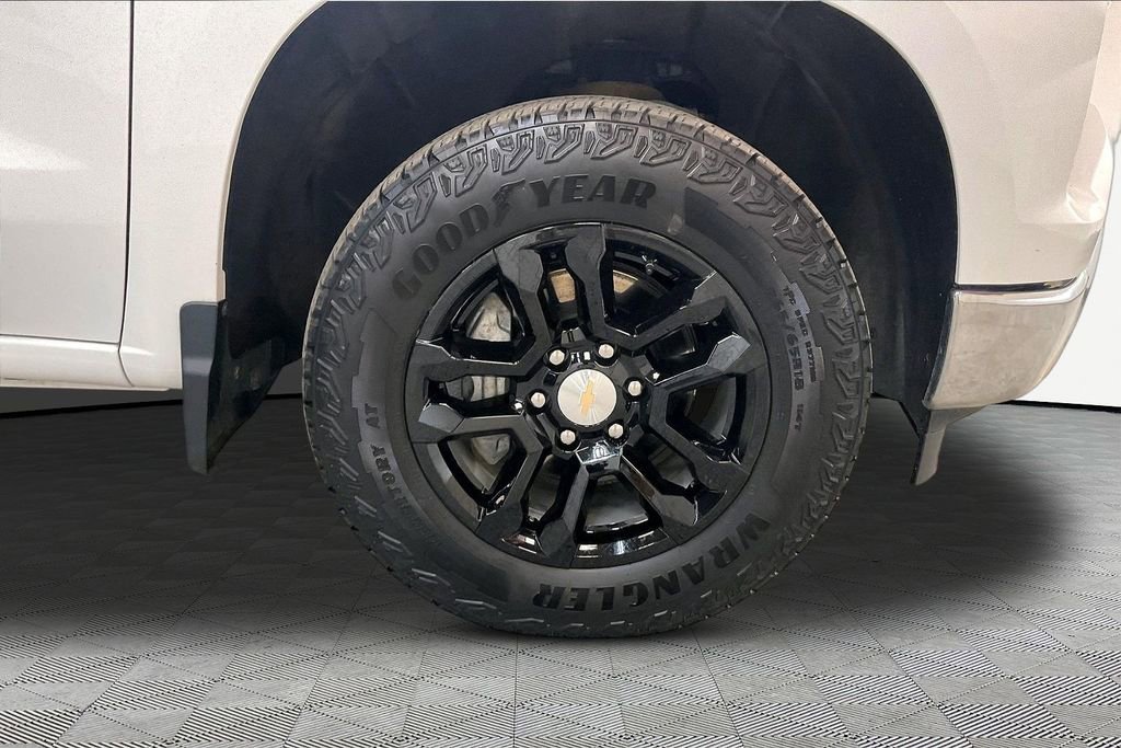 Used 2024 Chevrolet Silverado 1500 LT AWD/4WD image 33