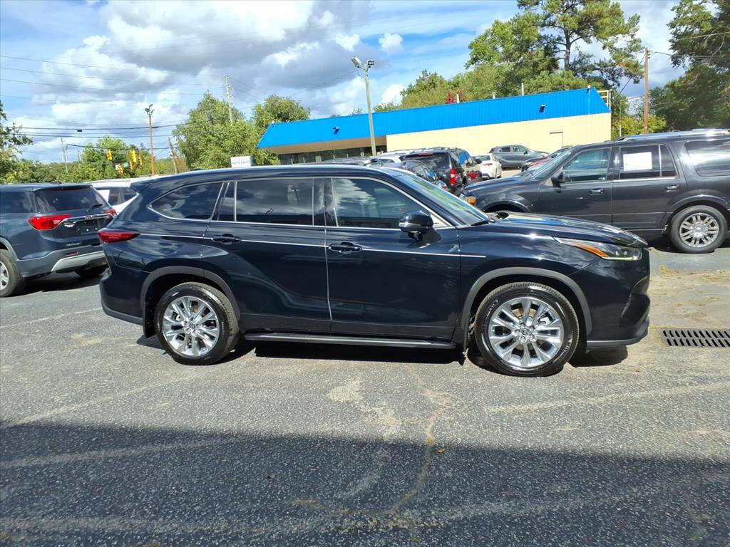 Used 2021 Toyota Highlander Limited AWD/4WD image 2