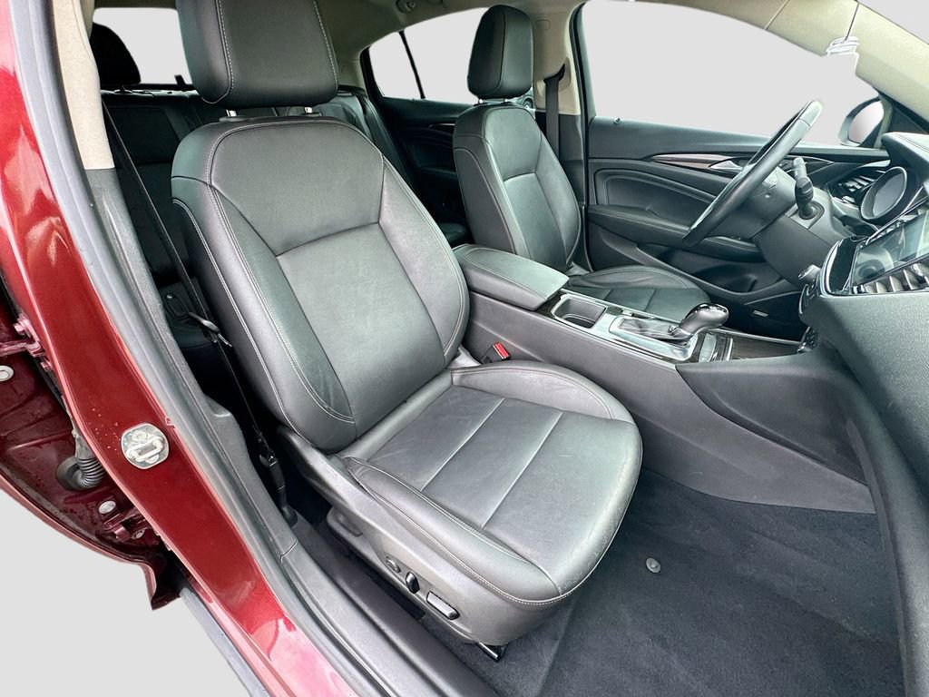 Used 2018 Buick Regal Essence w/ Driver Confidence Package #1 FWD image 36