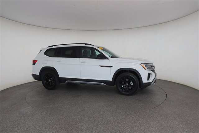 Used 2025 Volkswagen Atlas Peak Edition SE image 25