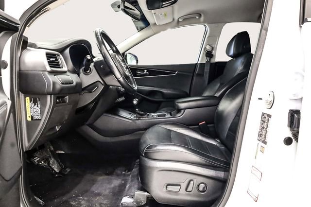 Used 2017 Kia Sorento LX w/ LX Convenience Package image 11