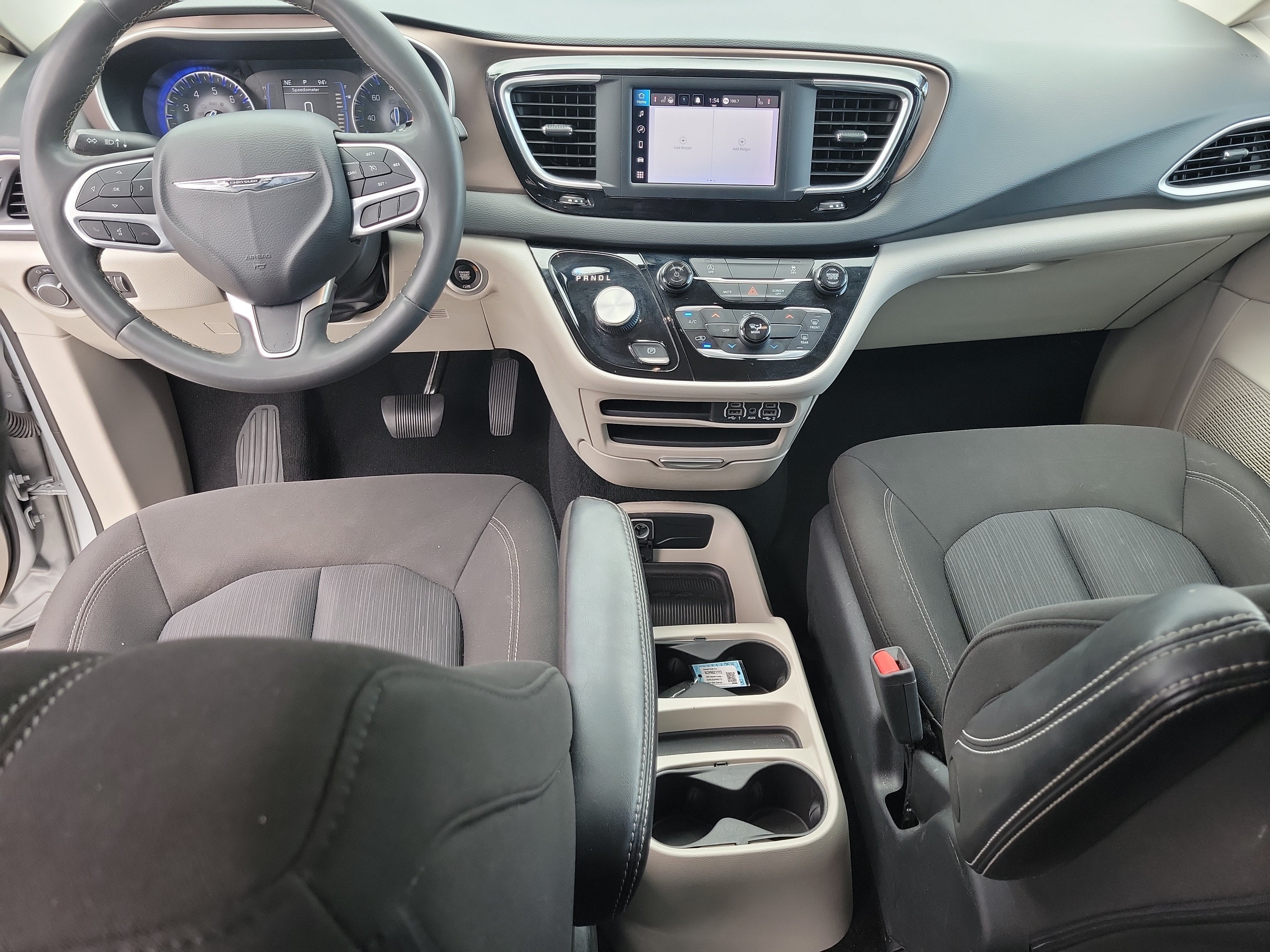 Used 2023 Chrysler Voyager LX FWD image 15