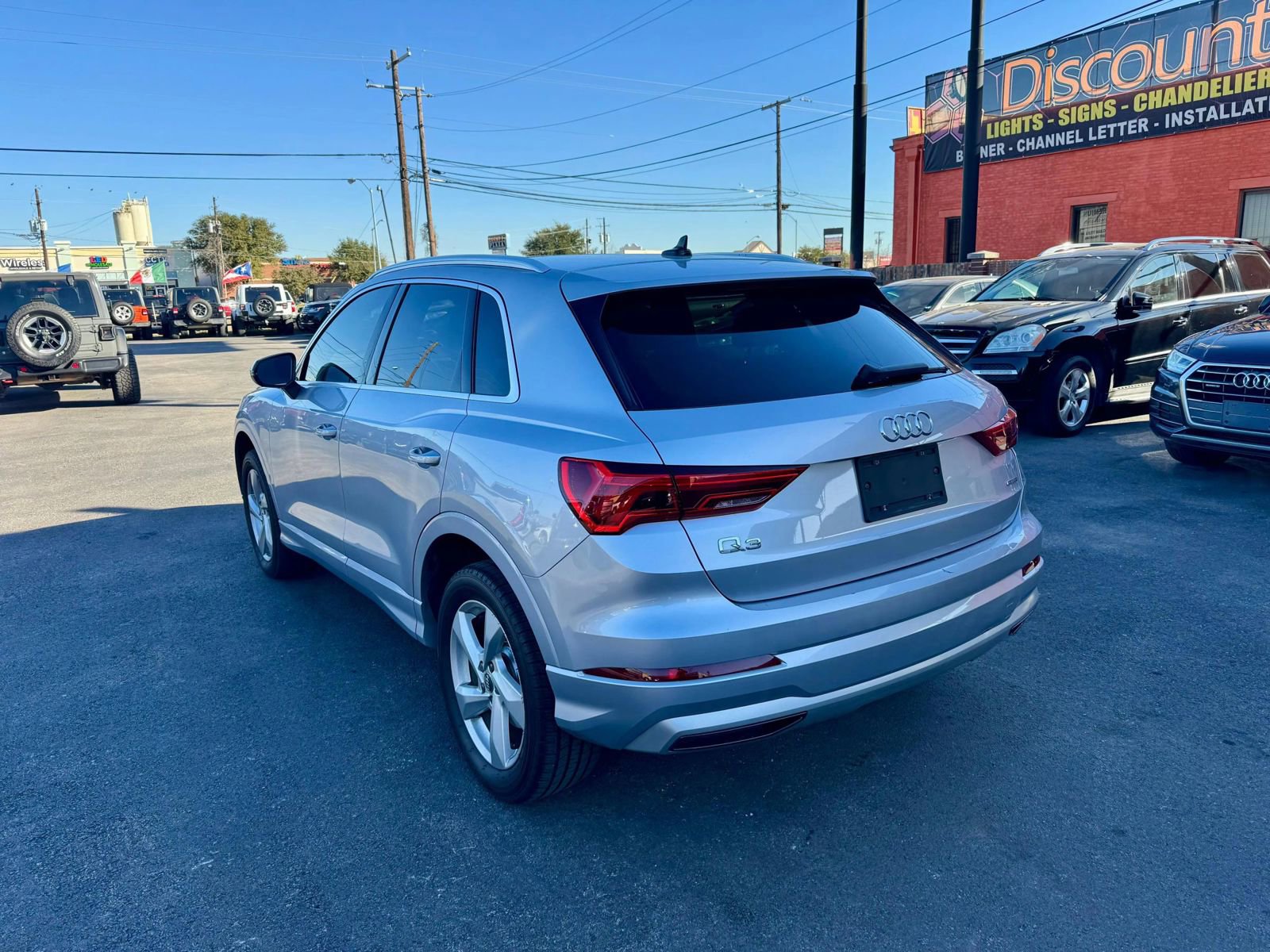Used 2019 Audi Q3 2.0T Premium AWD/4WD image 9