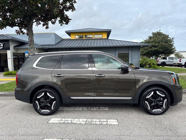 Used 2025 Kia Telluride S FWD image 8