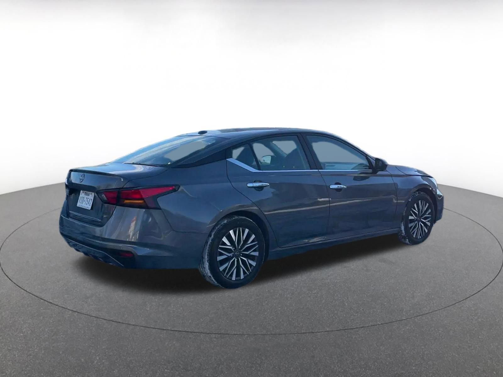 Used 2025 Nissan Altima 2.5 SV image 15