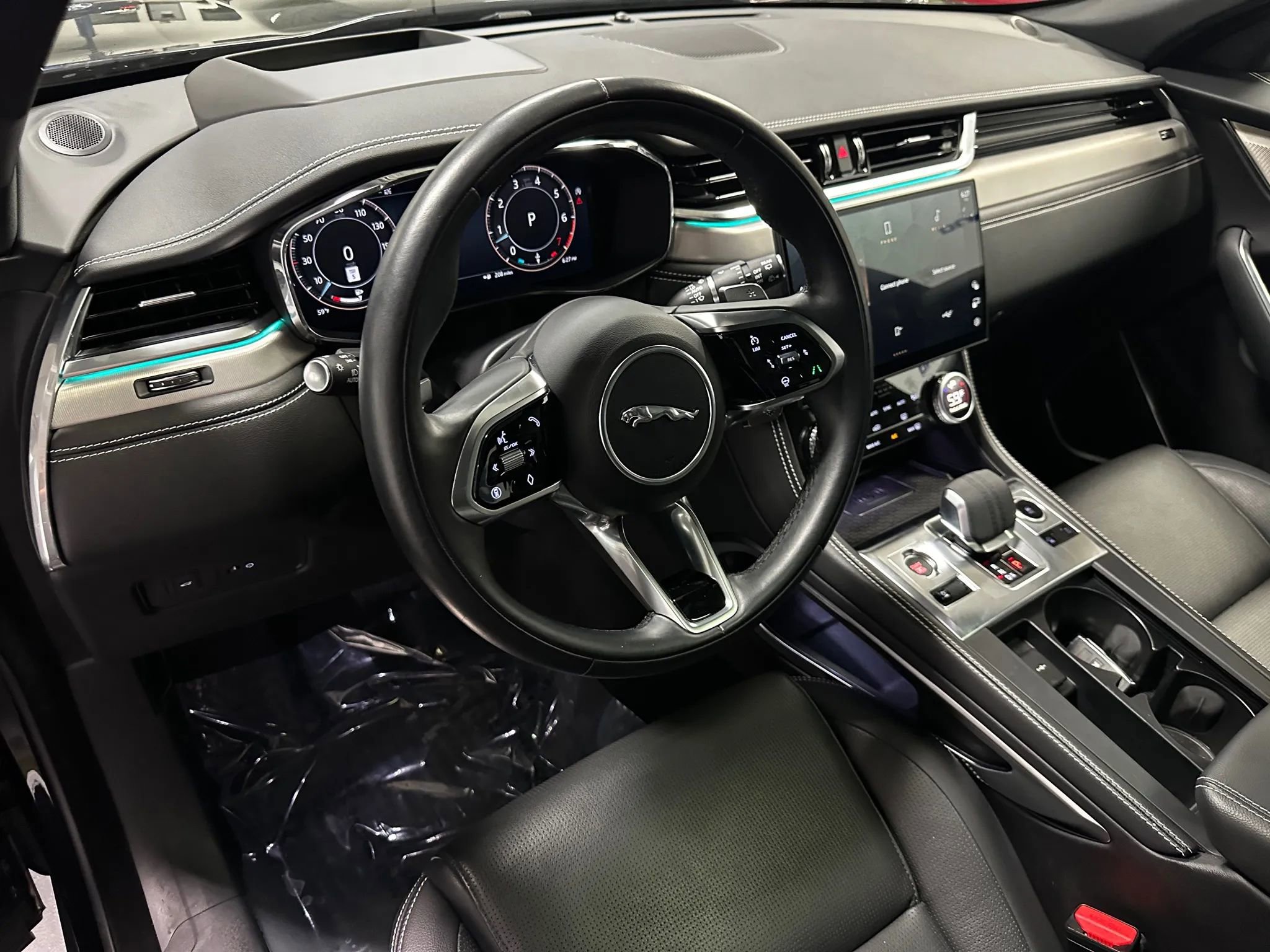 Used 2025 Jaguar F-PACE R-Dynamic S image 8