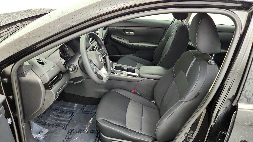 Used 2024 Nissan Sentra SV FWD image 17