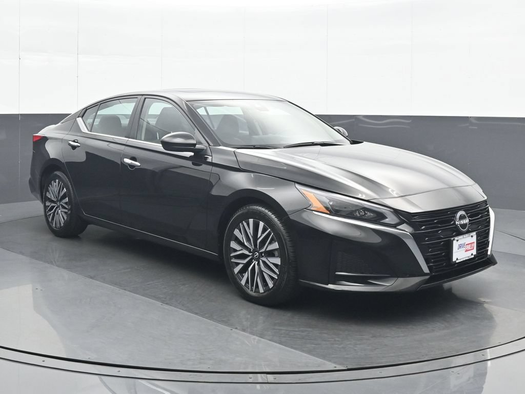 Used 2024 Nissan Altima 2.5 SV w/ SV Premium Package FWD image 9