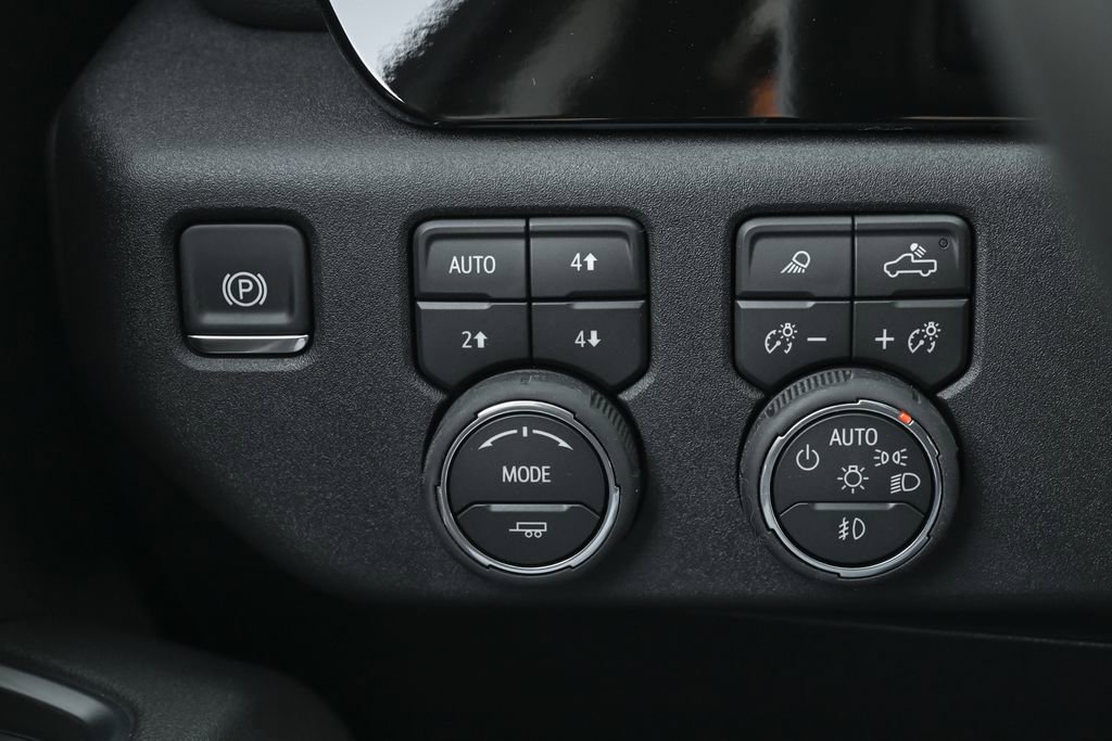 New 2026 Chevrolet Silverado 2500 LTZ w/ LTZ Convenience Package AWD/4WD image 32