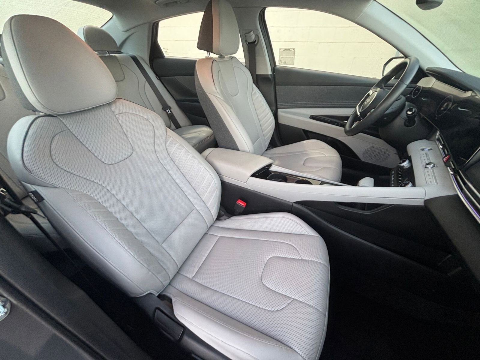 Used 2025 Hyundai Elantra Limited image 37