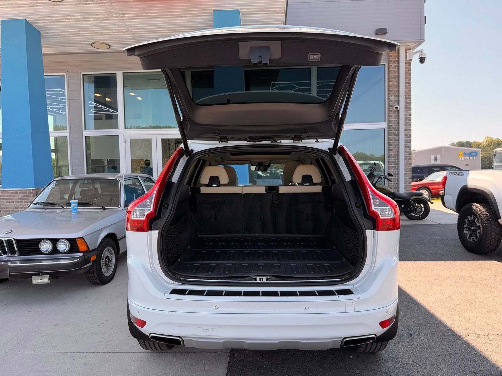Used 2017 Volvo XC60 T5 Inscription w/ Advanced Package FWD image 44