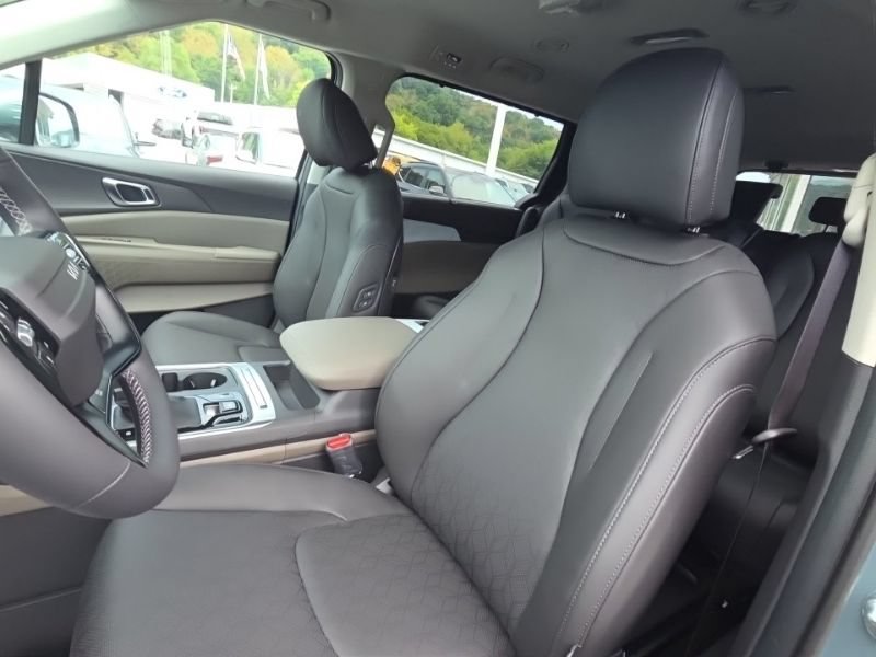 New 2027 Kia Carnival EX FWD image 29