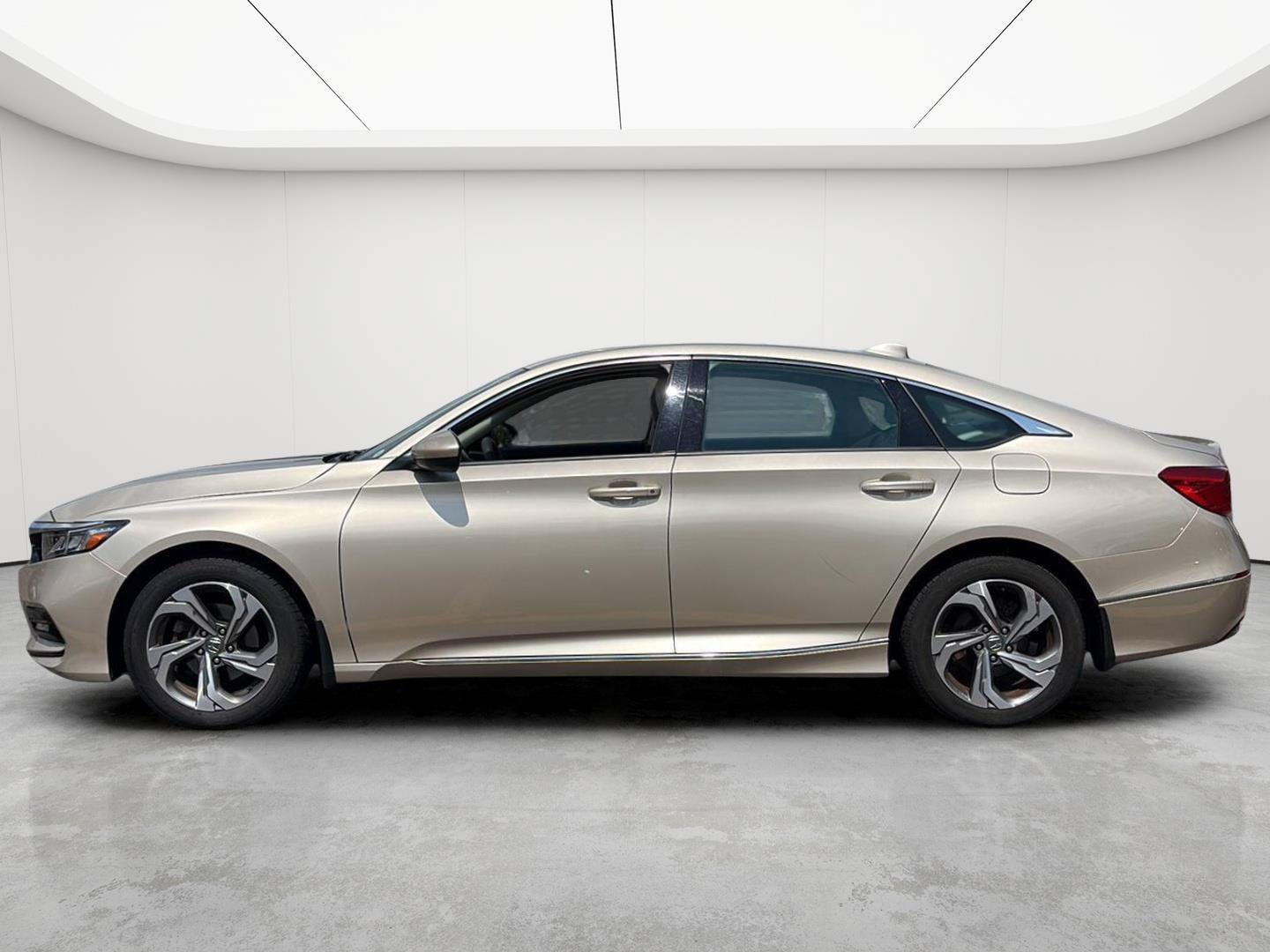 Used 2018 Honda Accord EX image 5