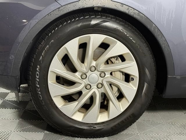 Used 2025 Land Rover Discovery S AWD/4WD image 13