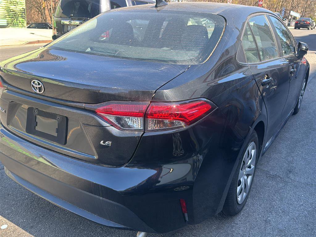 Used 2021 Toyota Corolla LE image 3