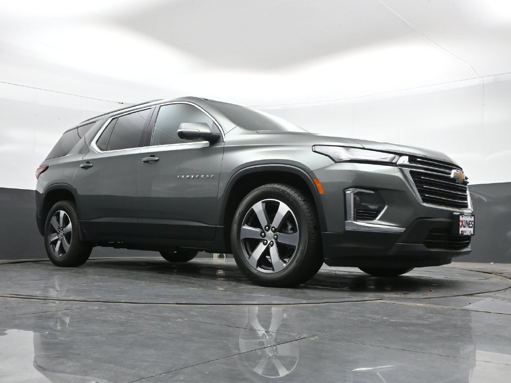 Used 2022 Chevrolet Traverse LT w/ LT Premium Package AWD/4WD image 44