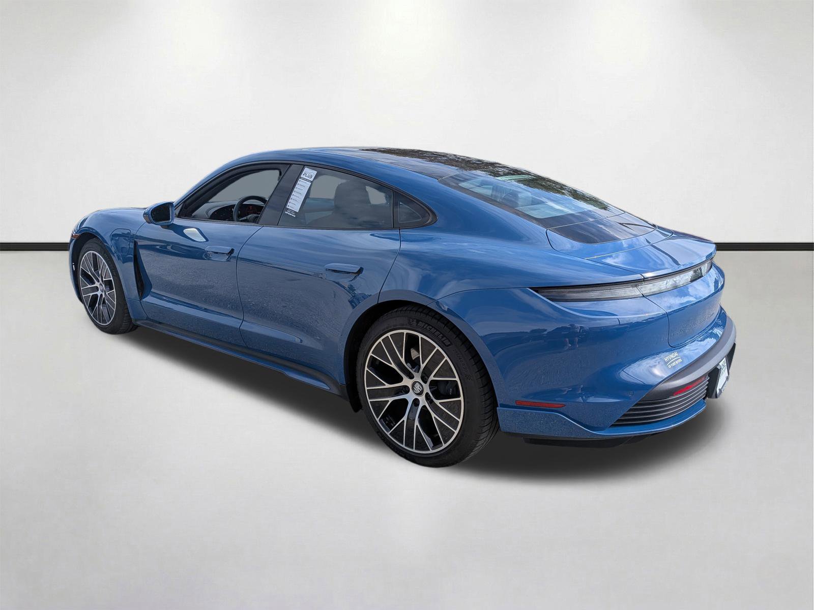 Used 2023 Porsche Taycan image 6