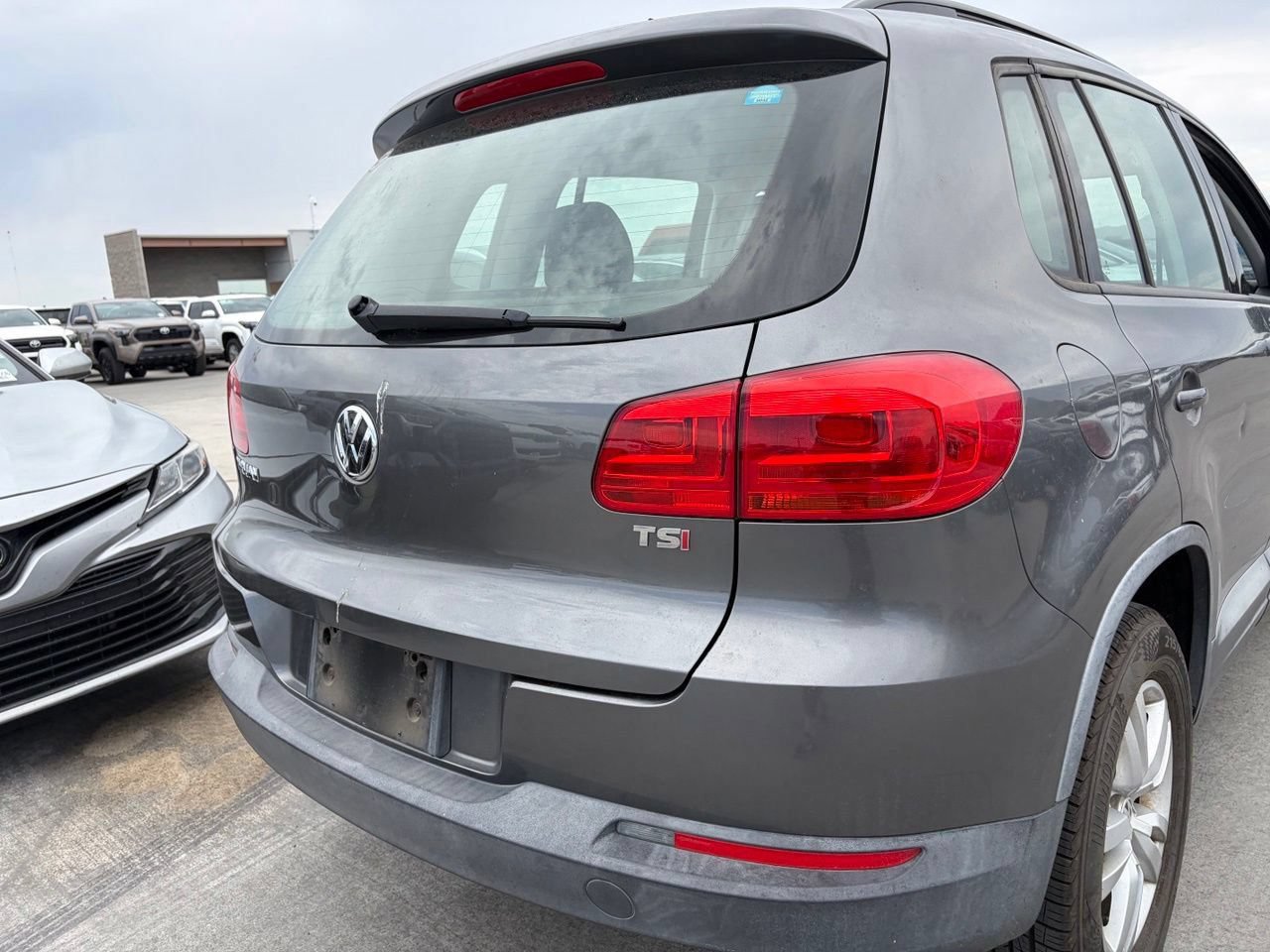Used 2016 Volkswagen Tiguan S FWD image 4