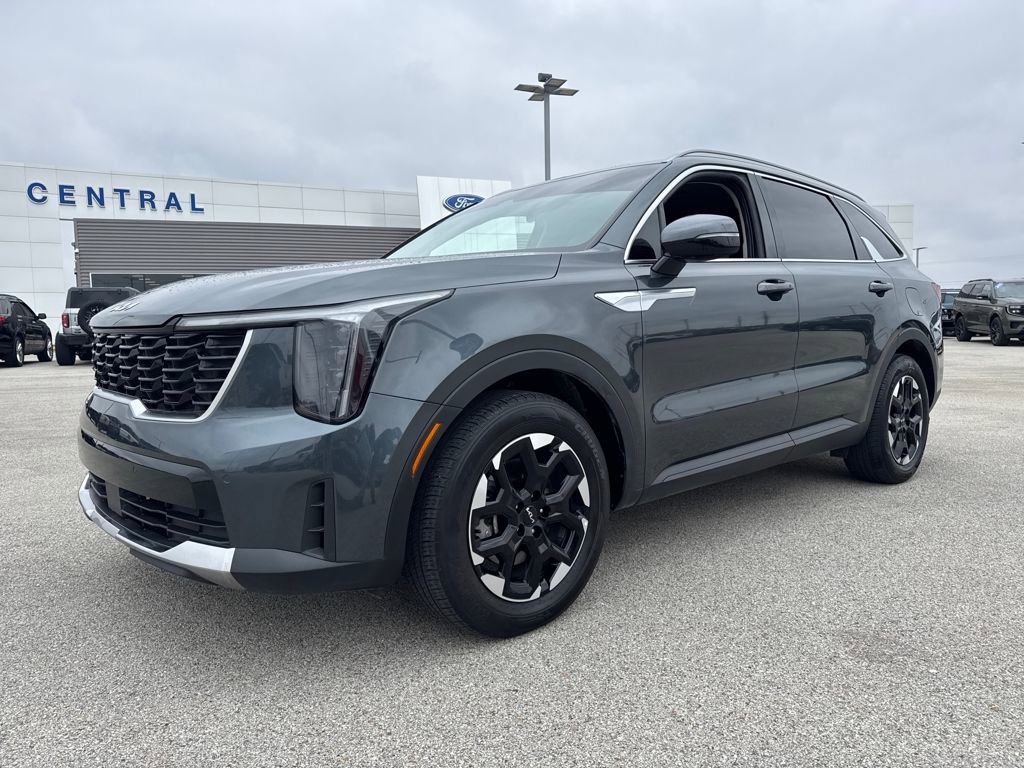 Used 2025 Kia Sorento S image 1