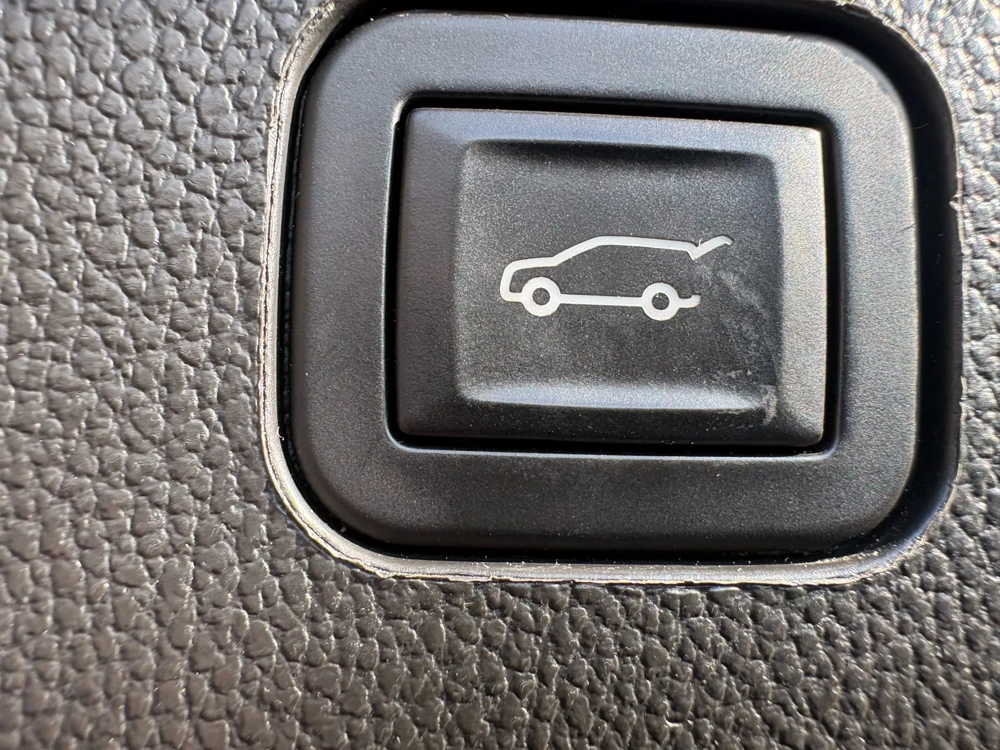 Used 2016 Cadillac SRX Luxury w/ Driver Awareness Package image 10