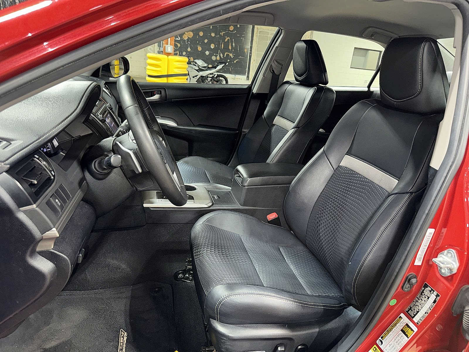 Used 2012 Toyota Camry SE FWD image 15