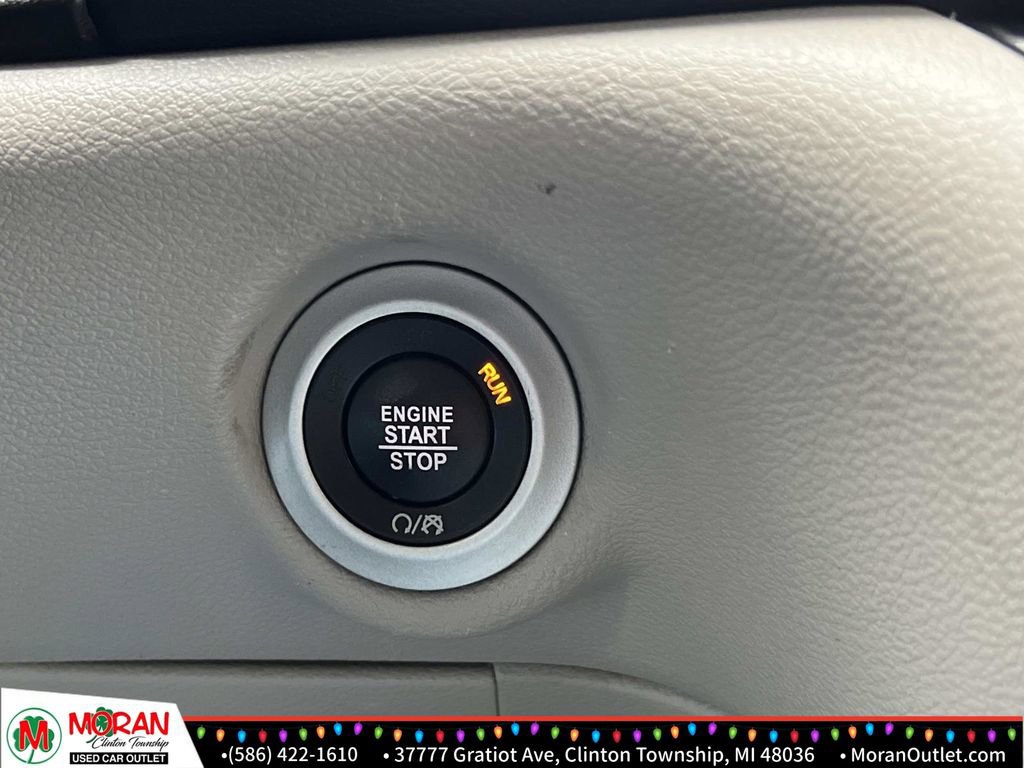 Used 2021 Chrysler Voyager LX image 25