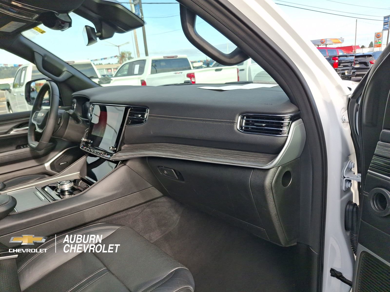 Used 2023 Jeep Wagoneer L Series II AWD/4WD image 26