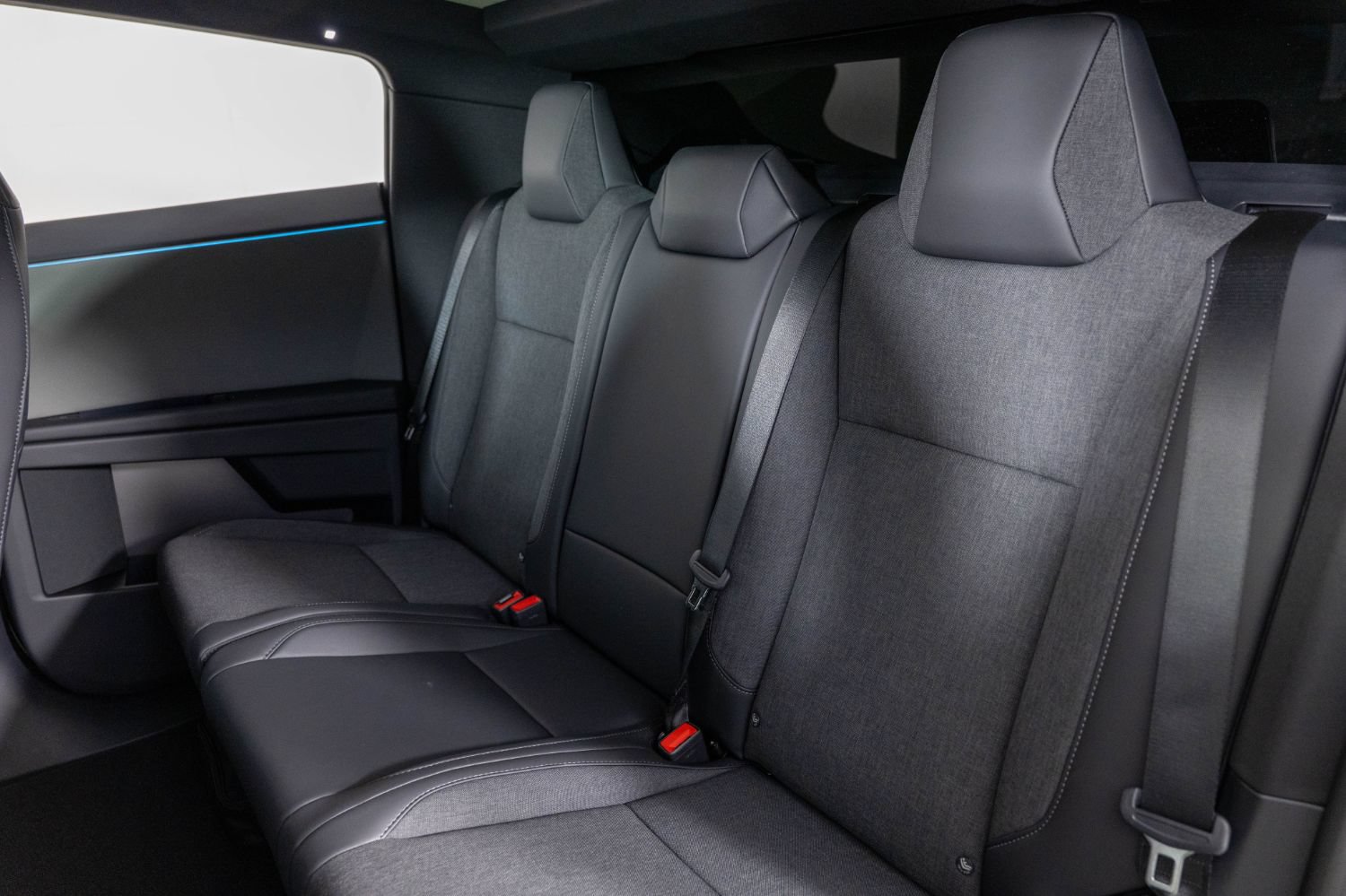 Used 2026 Tesla Cybertruck AWD Crew Cab image 17