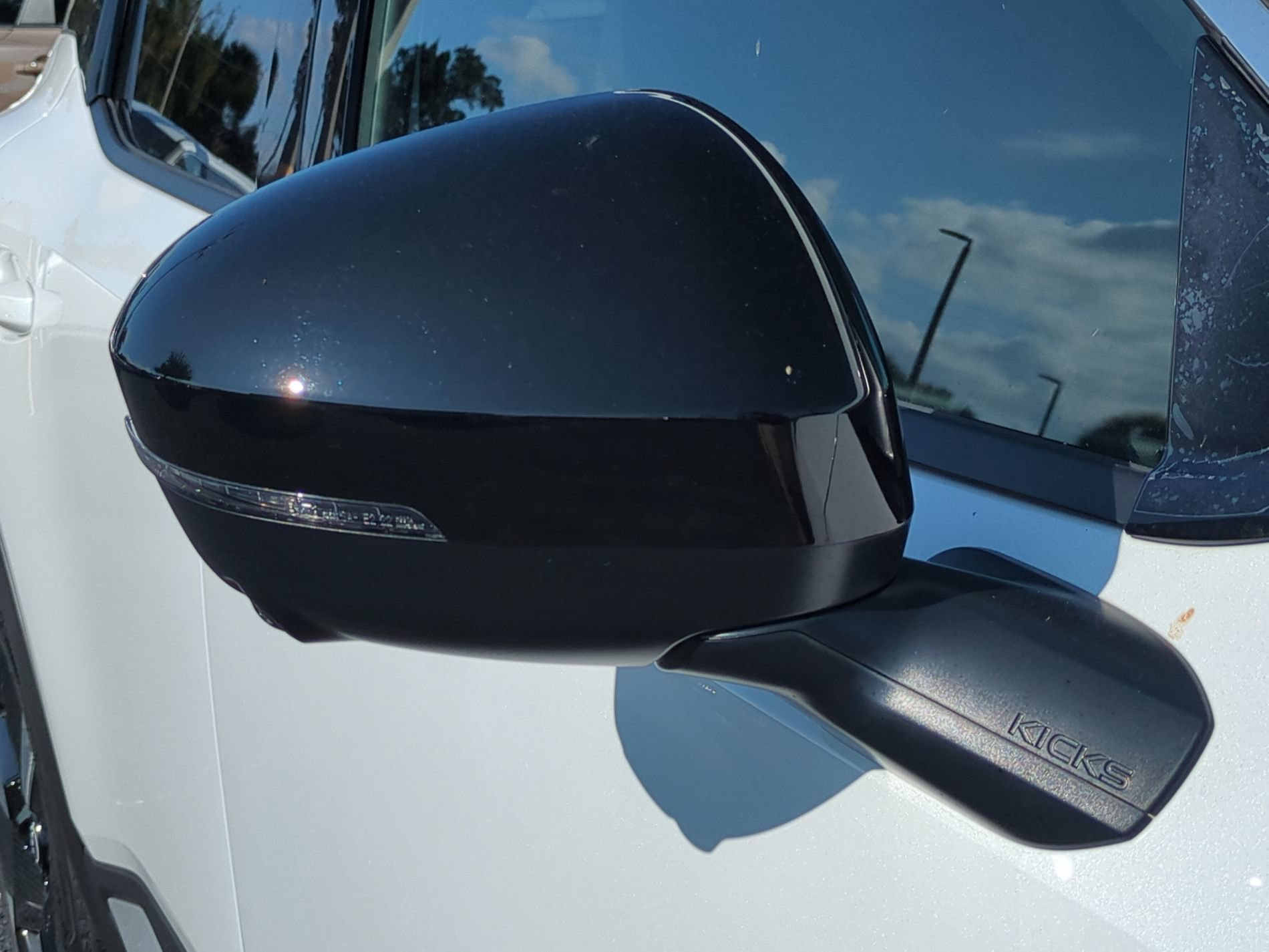 New 2026 Nissan Kicks SR FWD image 12