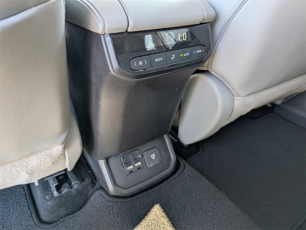 Used 2020 Toyota Highlander Limited image 27