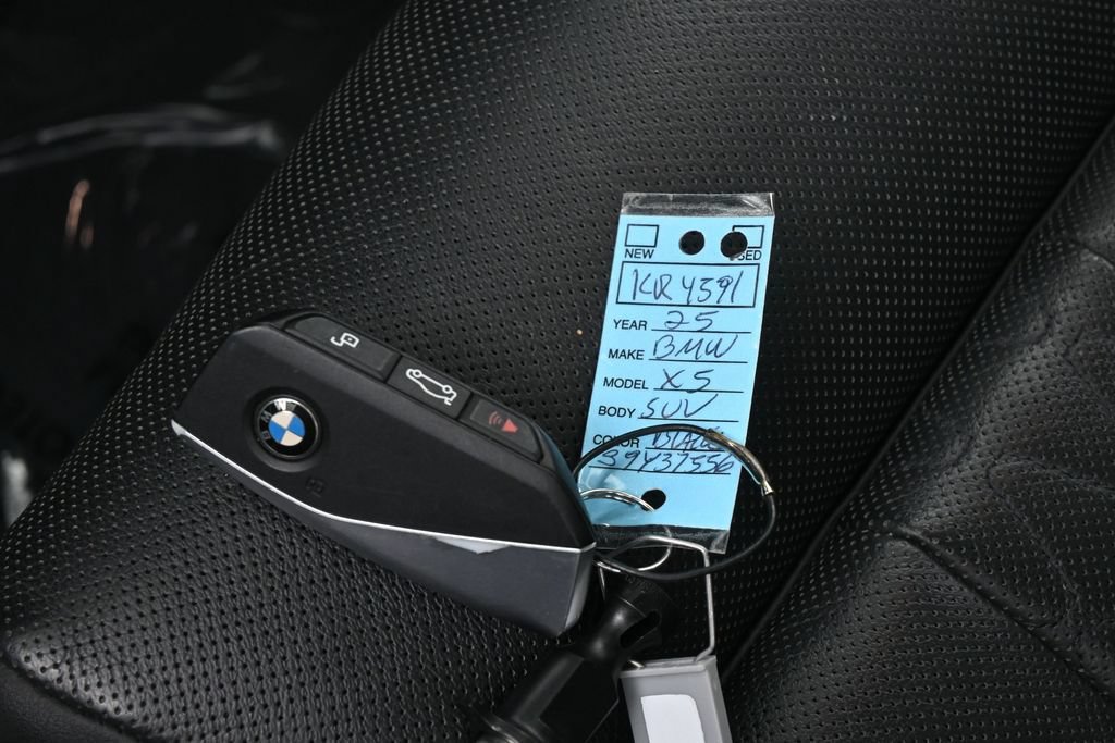 Used 2025 BMW X5 xDrive50e AWD/4WD image 21