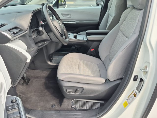Certified 2026 Toyota Sienna LE FWD image 9