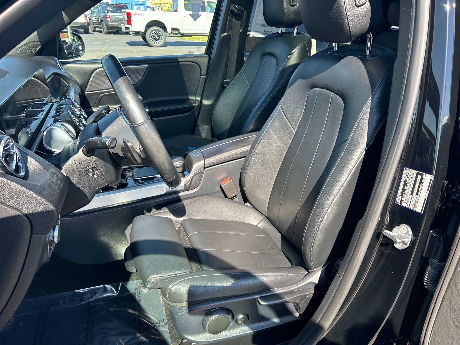 Used 2022 Mercedes-Benz GLB 250 4MATIC image 8