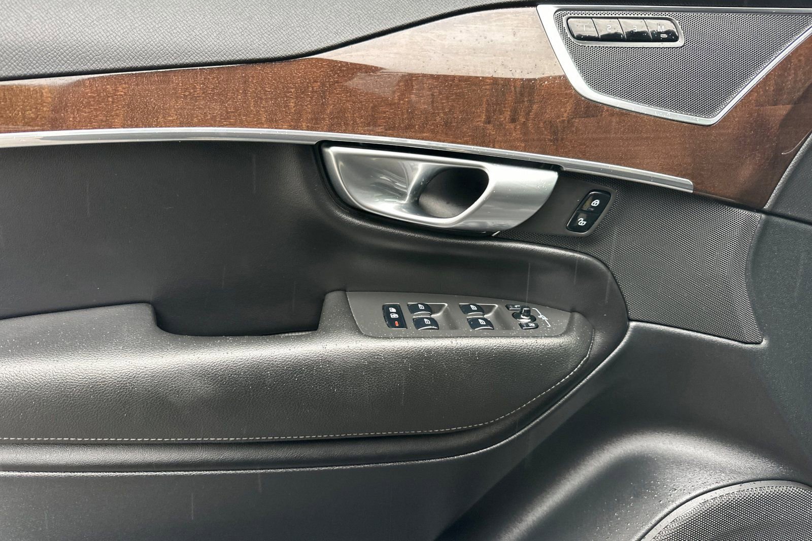 Used 2019 Volvo XC90 T5 Momentum image 11