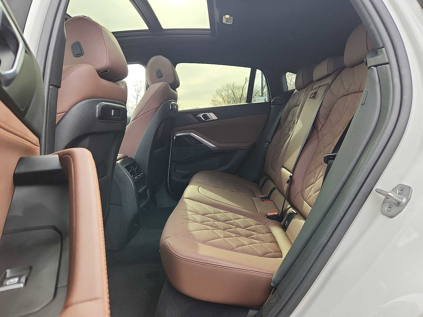 Used 2024 BMW X6 xDrive40i w/ Parking Assistance Package image 10