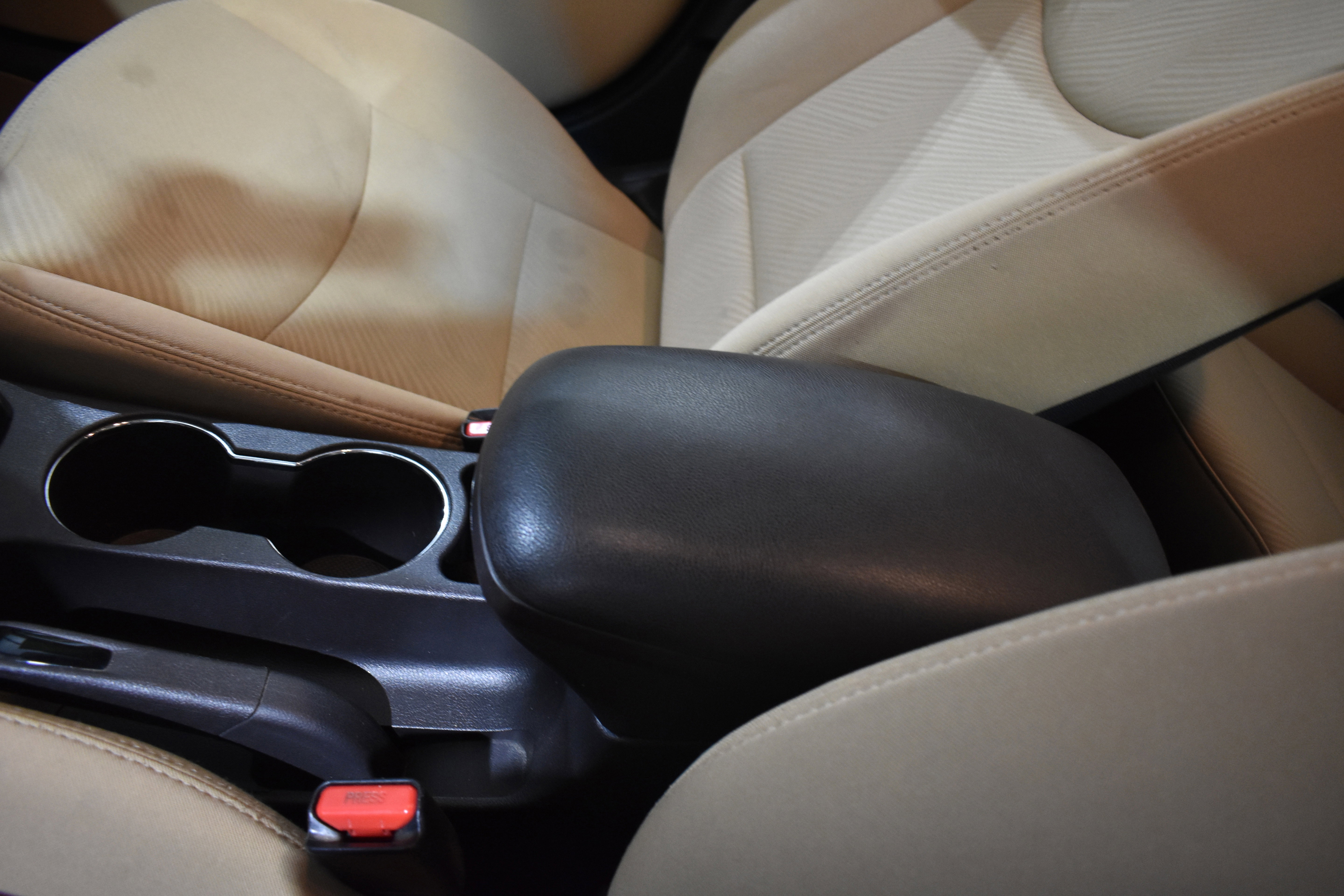 Used 2013 Hyundai Elantra GLS image 25