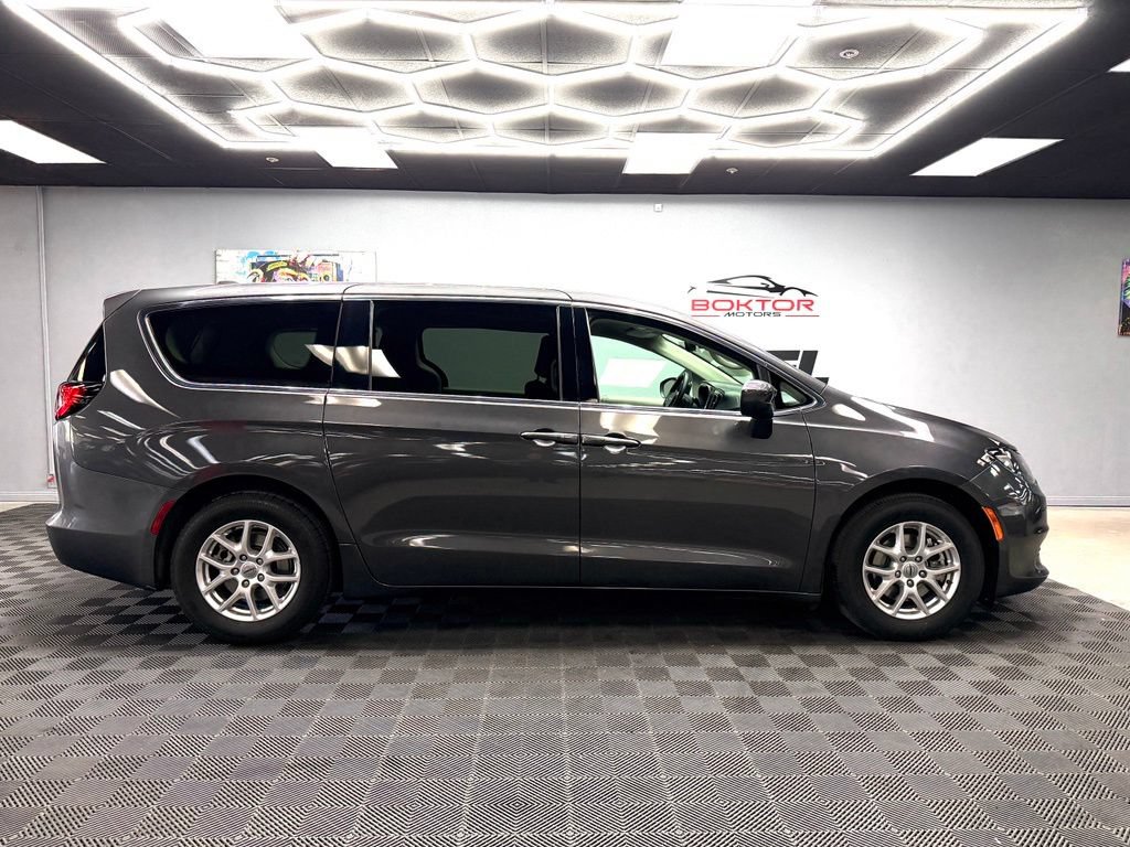 Used 2023 Chrysler Voyager LX FWD image 16