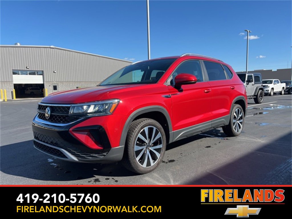 Used 2022 Volkswagen Taos SE w/ Panoramic Sunroof Package image 3