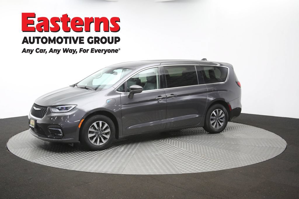 Used 2022 Chrysler Pacifica Touring-L w/ Uconnect Theater Family Group FWD image 58