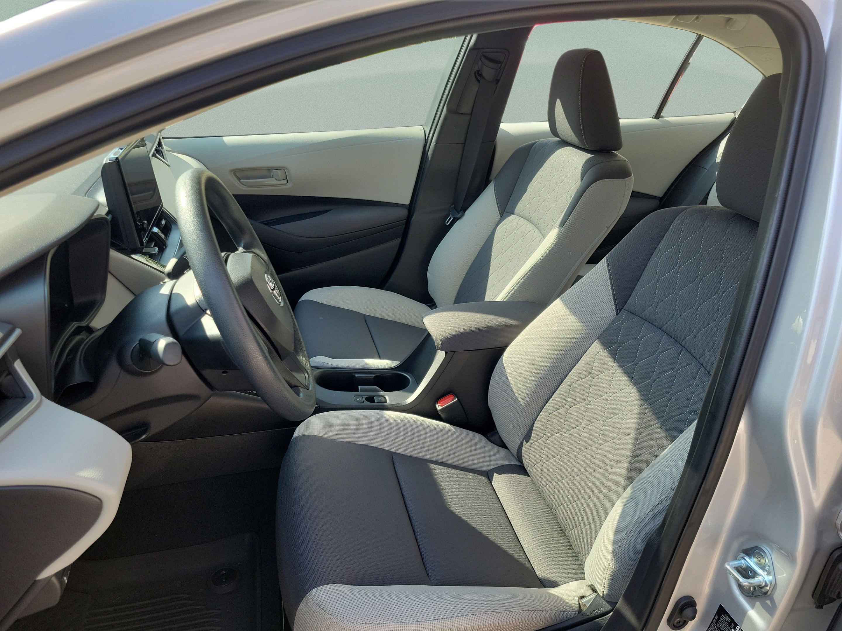 Used 2026 Toyota Corolla LE FWD image 9