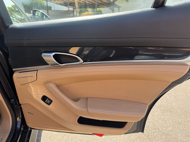 Used 2013 Porsche Panamera image 44