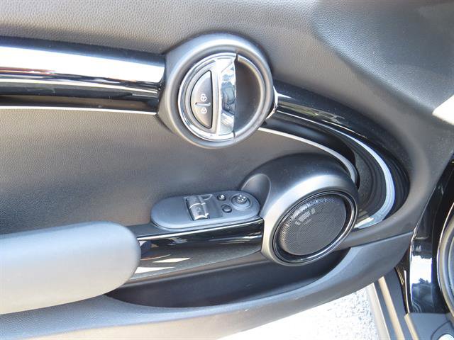 Used 2023 MINI Cooper SE FWD image 7