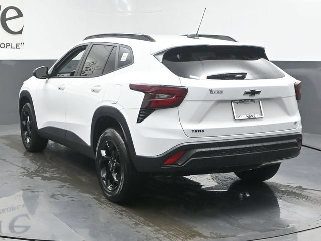 New 2026 Chevrolet Trax LT w/ Sunroof Package FWD image 14