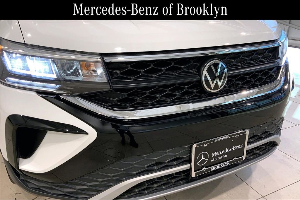 Used 2023 Volkswagen Taos SE w/ Panoramic Sunroof Package AWD/4WD image 29